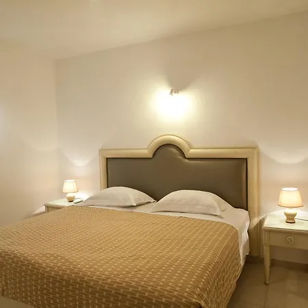 Apart-hotel Gelos House