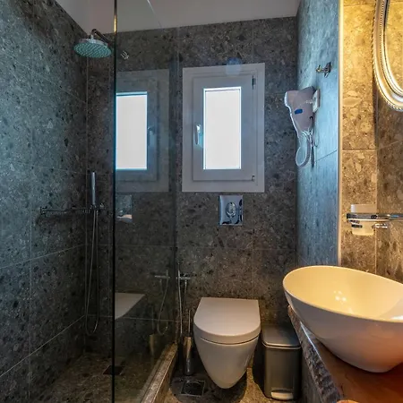 Gelos House Apartmanhotel 4*