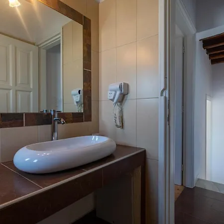 Lägenhetshotell Gelos House 4*