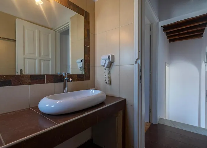 מלון דירות Gelos House 4*